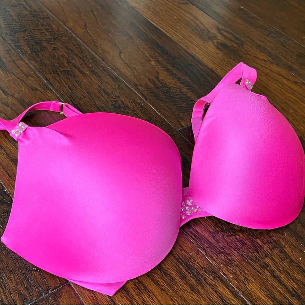 Victoria’s Secret - Picture 3 of 13